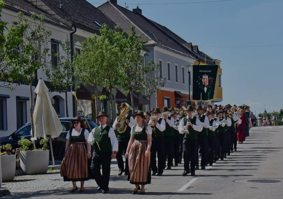 Gartenzeit in Wolfsegg – Hubertusmesse – Festumzug – Frühschoppen